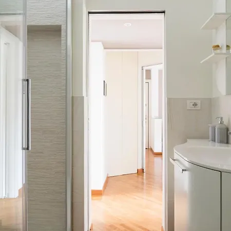 Cosmopolitan Apartment *