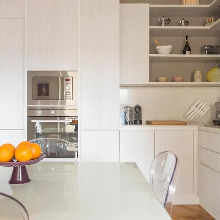 Cosmopolitan Home, 2 Bedrooms, 2 Bth, 5 Guests شقة