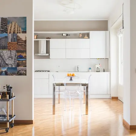 Cosmopolitan Home, 2 Bedrooms, 2 Bth, 5 Guests ميلان
